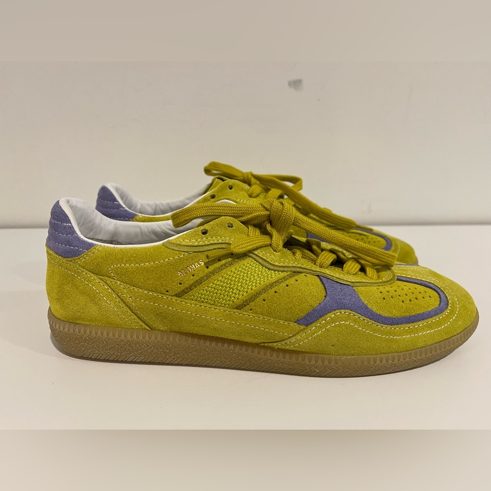 NWOT ALOHAS 490 Rife Artisan Sneakers